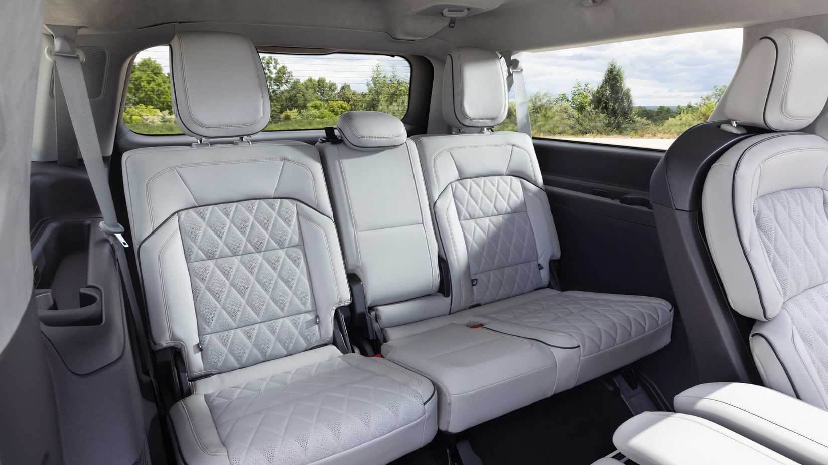 2025 Lincoln Navigator L third row