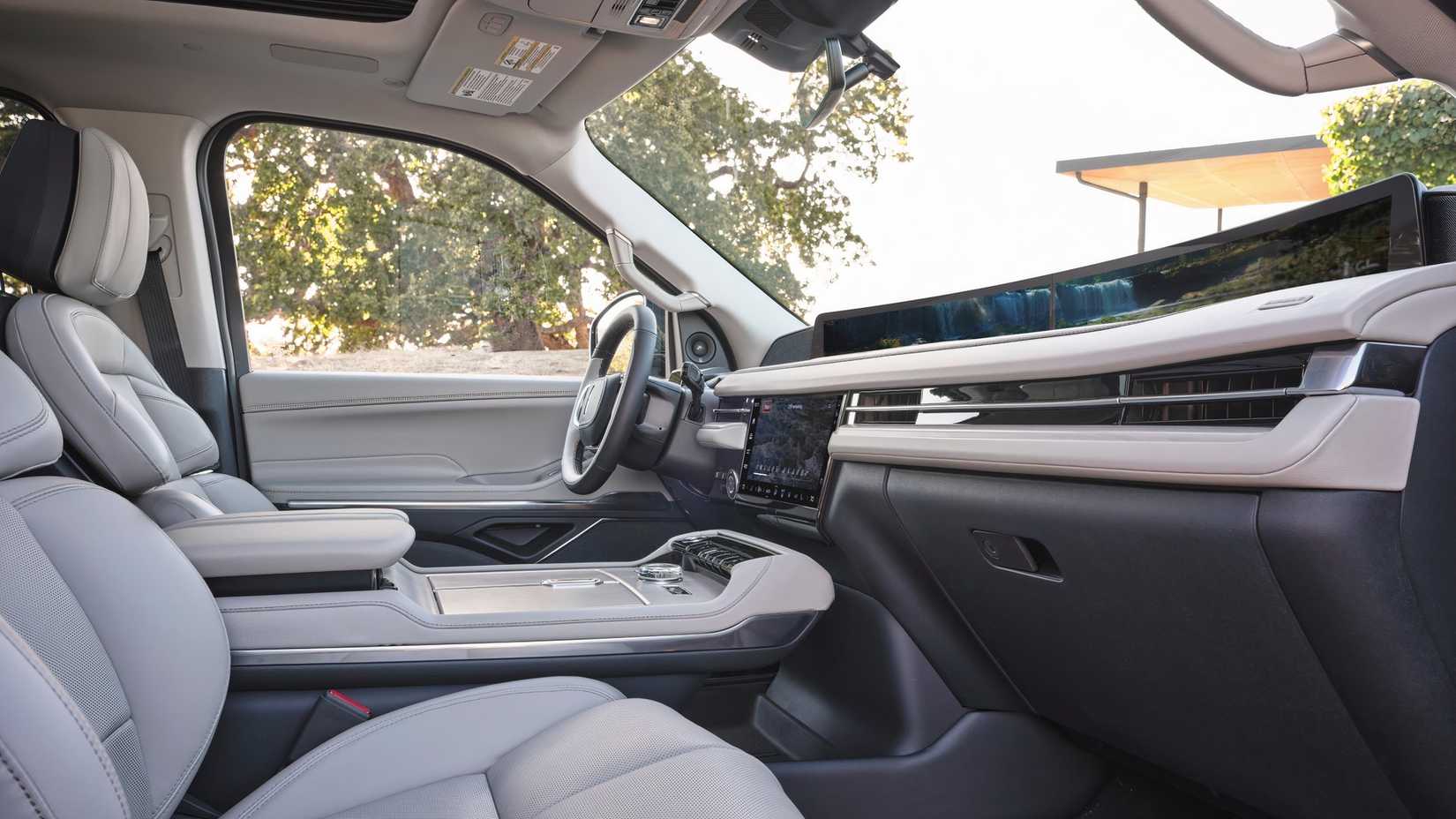 2025 Lincoln Navigator Reserve front interior side