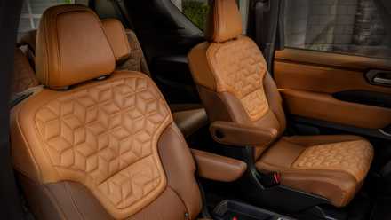 2025 Nissan Armada Platinum Interior-17