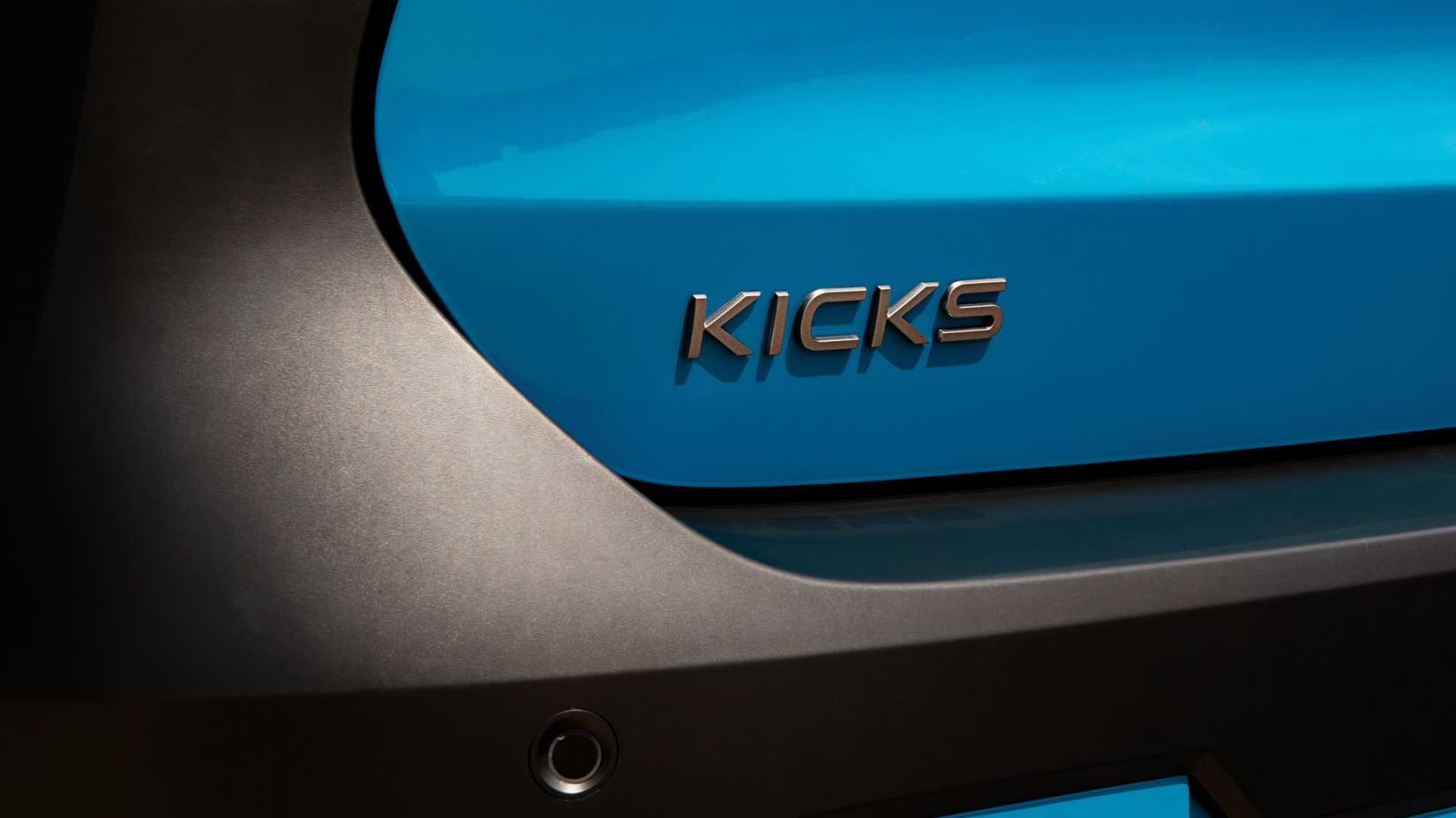 2025 Nissan Kicks badge