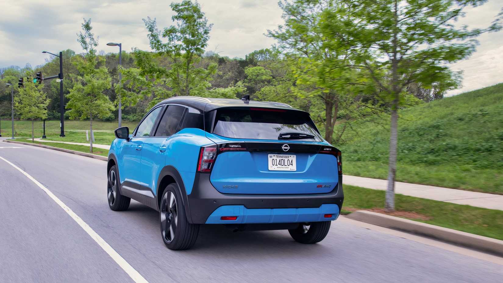2025 Nissan Kicks rear 3/4 action