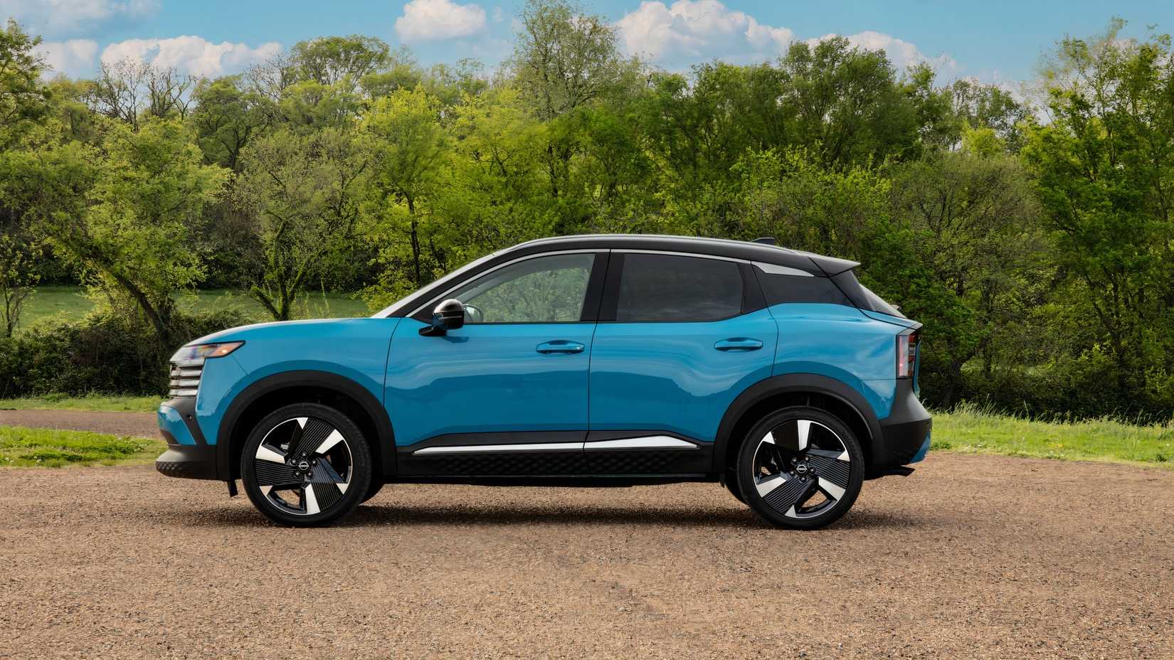 2025 Nissan Kicks side view