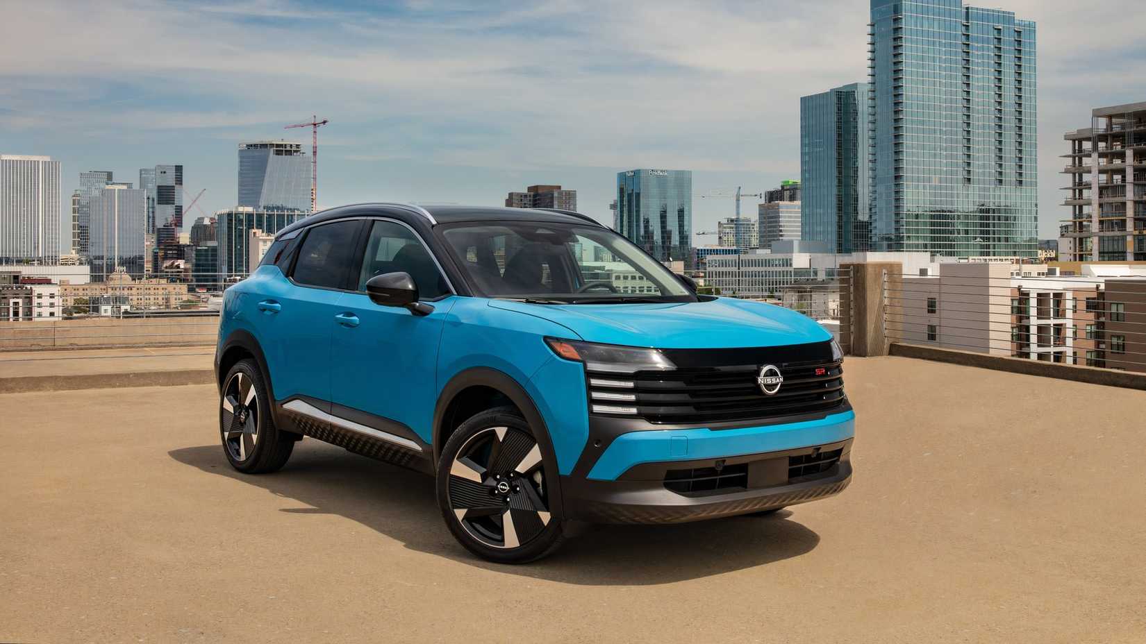 2025 Nissan Kicks static front 3/4 shot