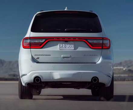Uma foto da traseira de um Dodge Durango 2023
