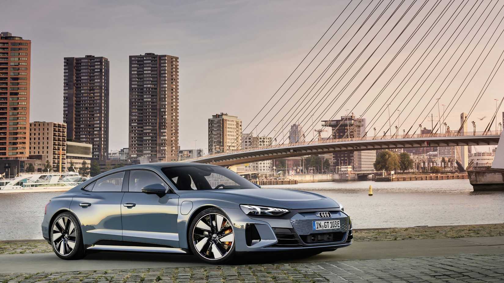 2024 Audi e-Tron GT frontal 3/4 tiro estacionado
