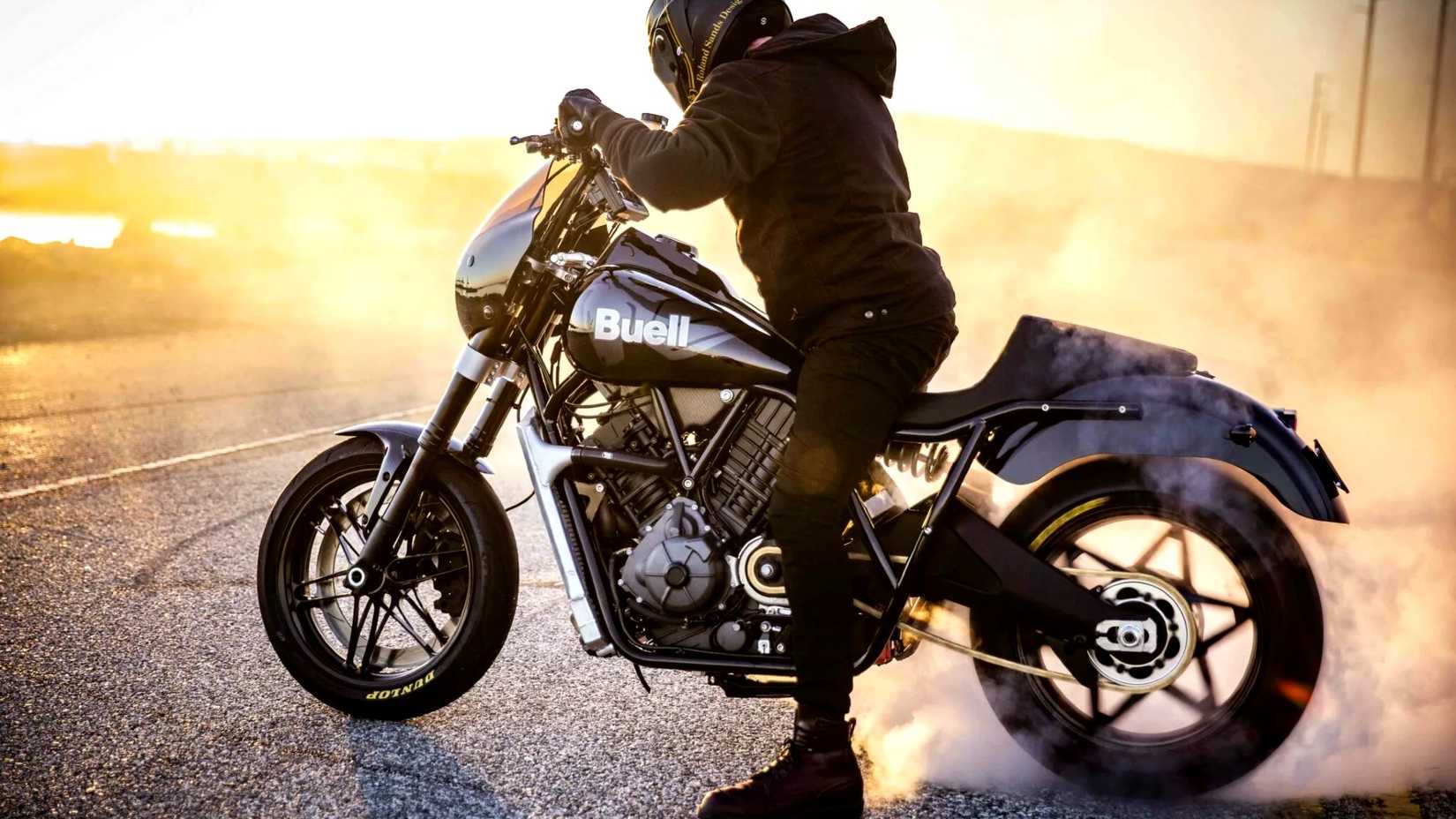 Buell Super Cruiser RSD fazendo um esgotamento