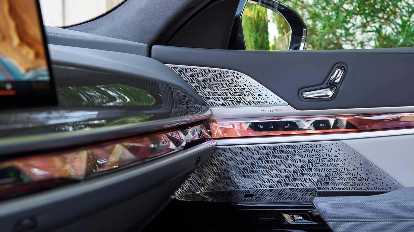 Door functions of a 2023 BMW 7 Series