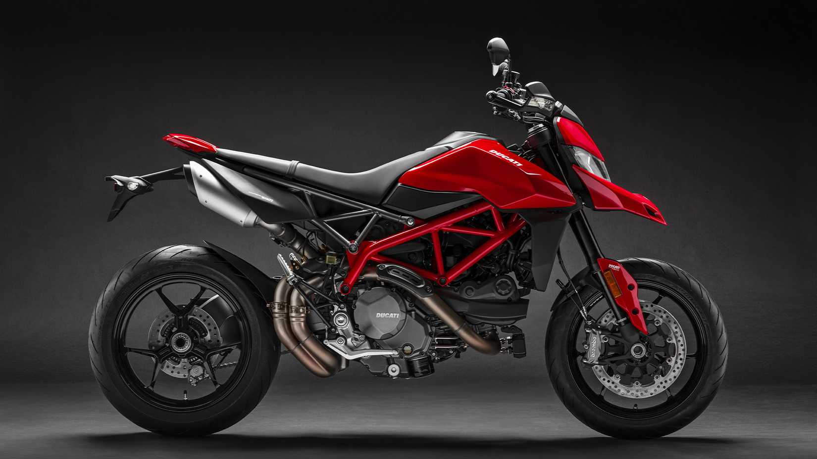 Hypermotard-950-MY24 studio