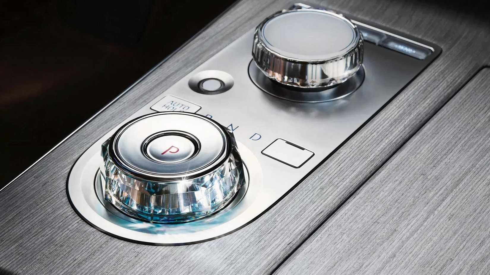 Interior shot of a Genesis G80 close-up of gear dial