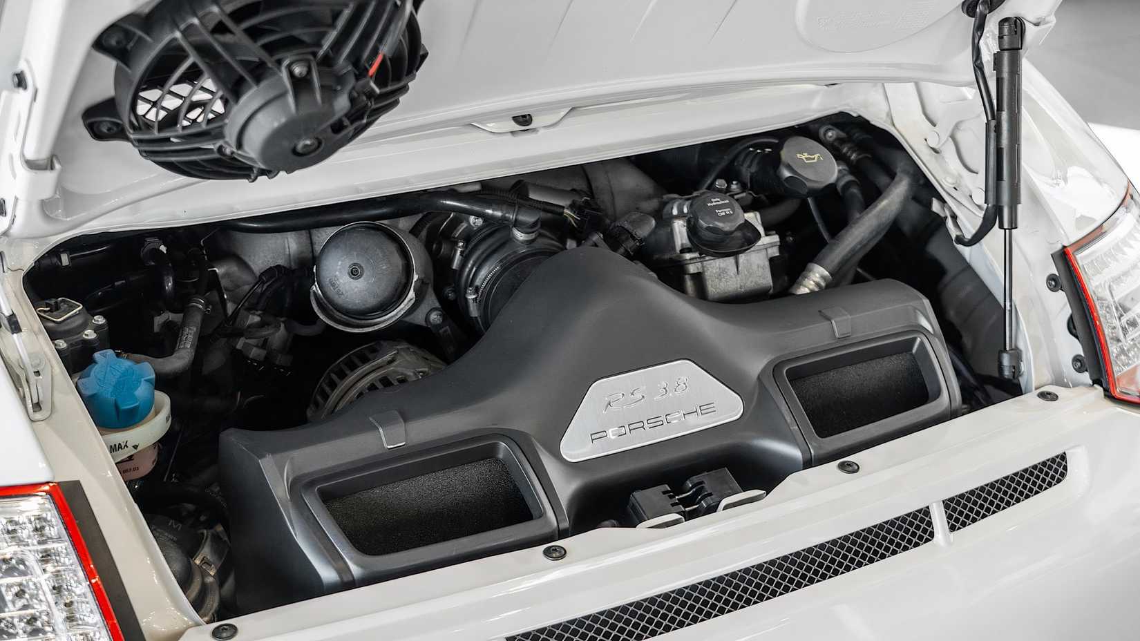 2011 Porsche 997 GT3 RS Mezger flat-six