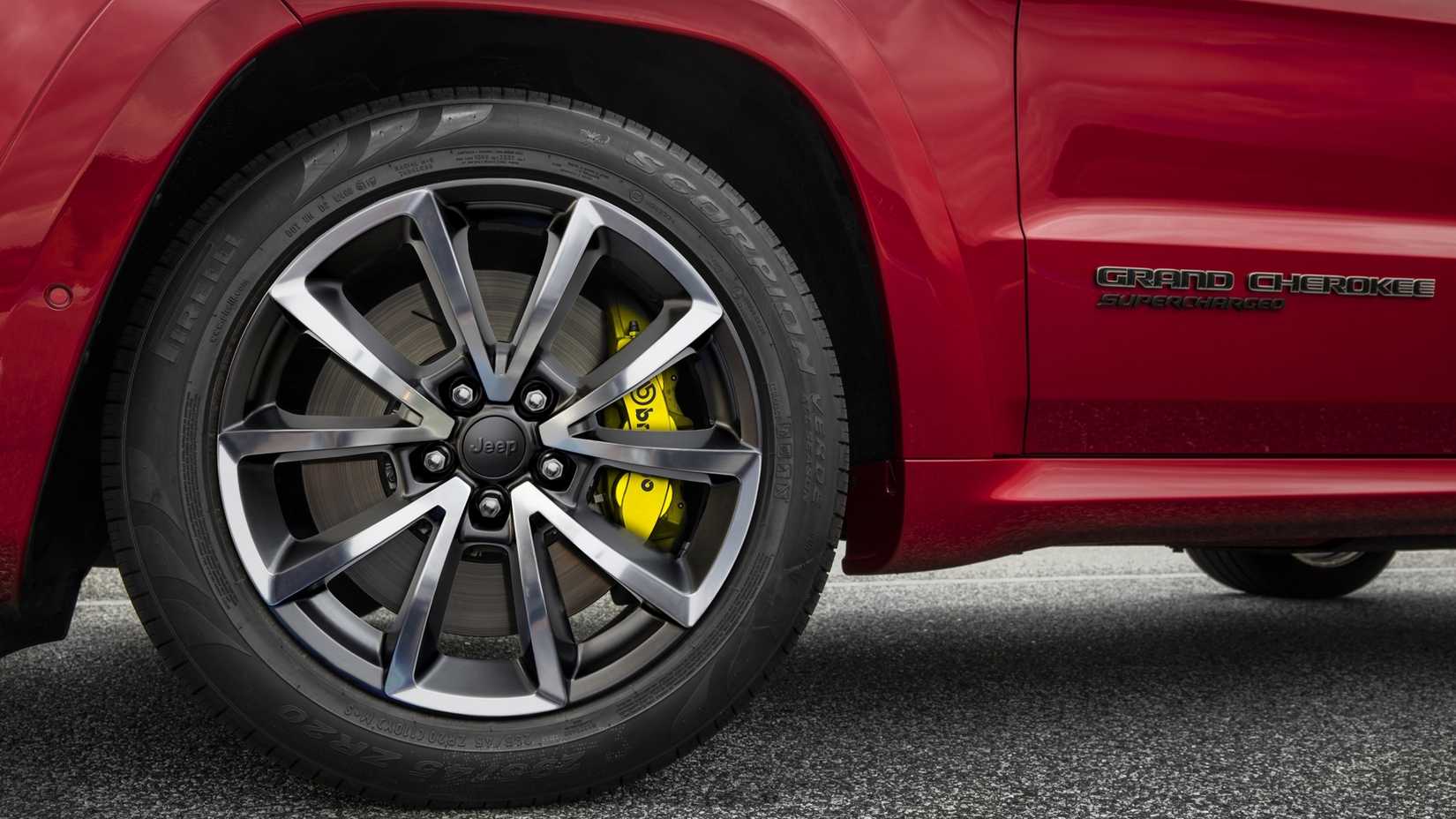 Shot of the wheels on the 2018 Jeep Grand Cherokee Trackhawk