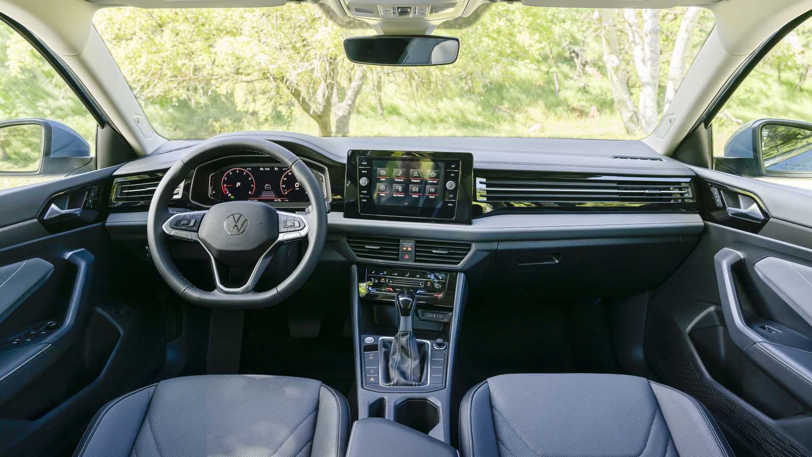 Foto do interior do Volkswagen Jetta 2025