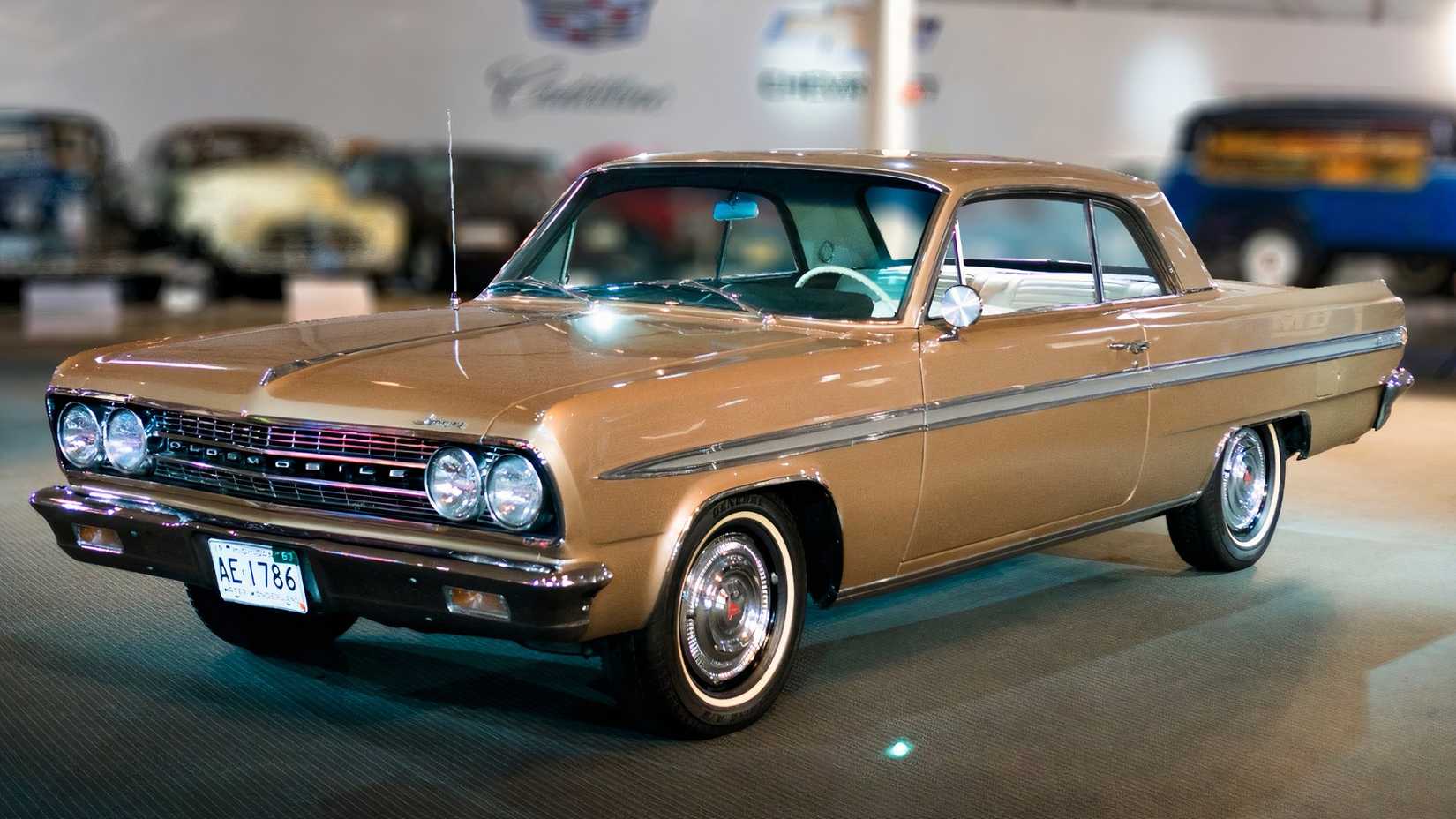 Vista frontal 3/4 do Oldsmobile Jetfire 1963