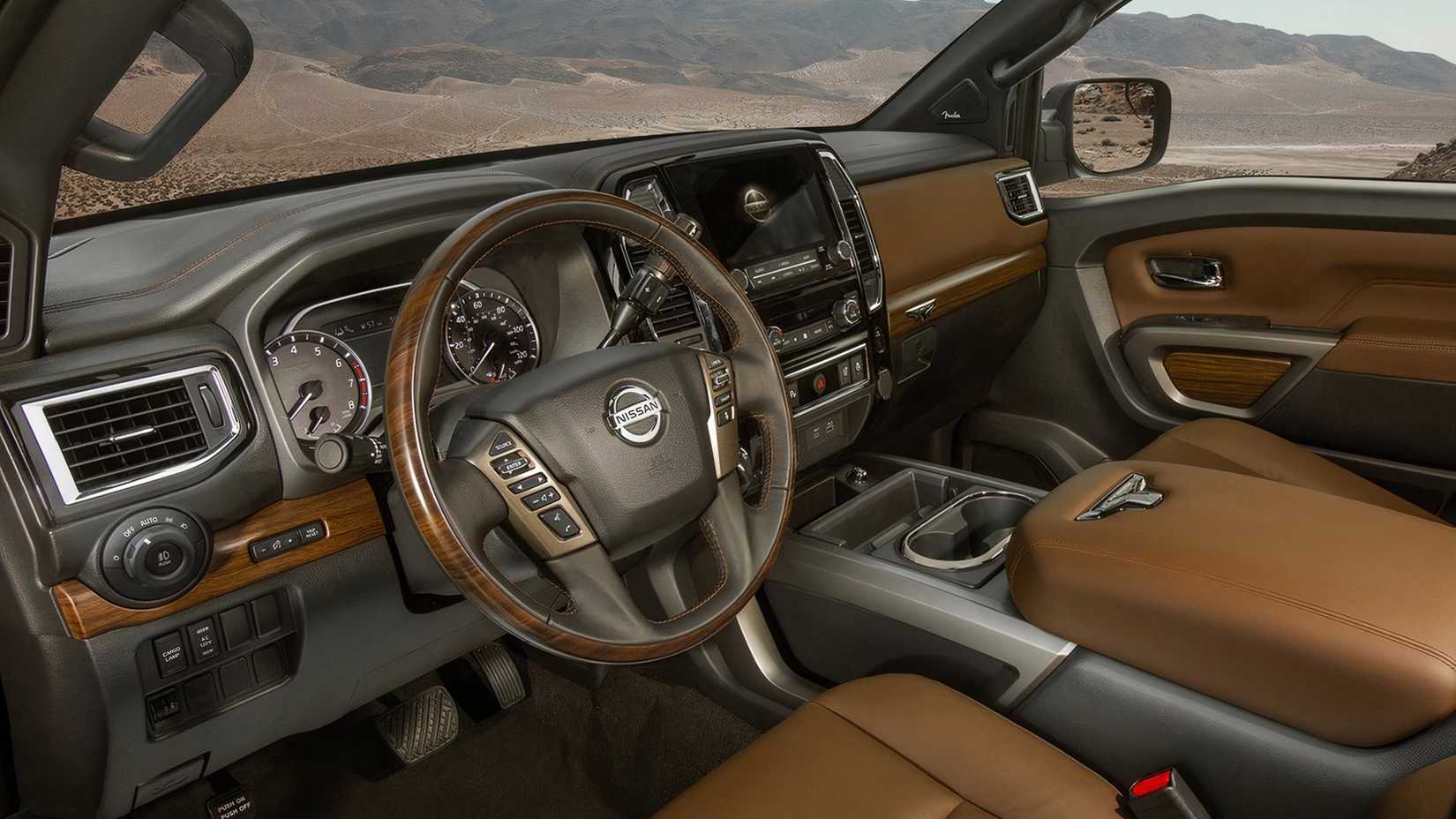 Interior do Nissan Titan (9)
