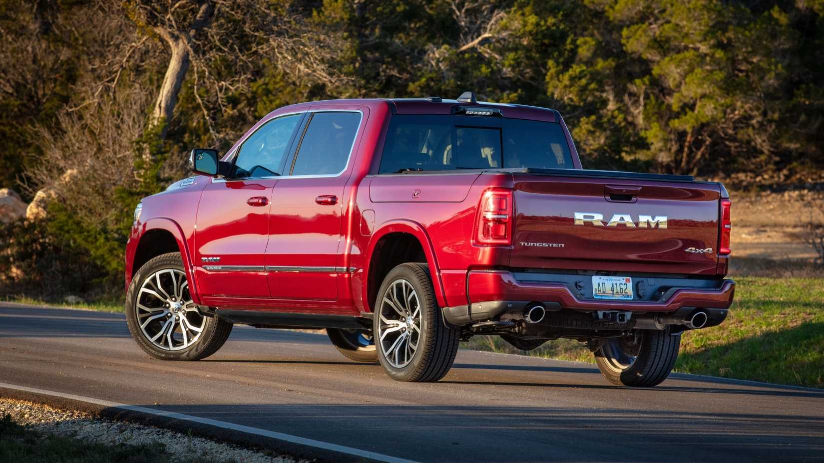 Foto traseira 3/4 da Ram 1500 Tungstênio 2025