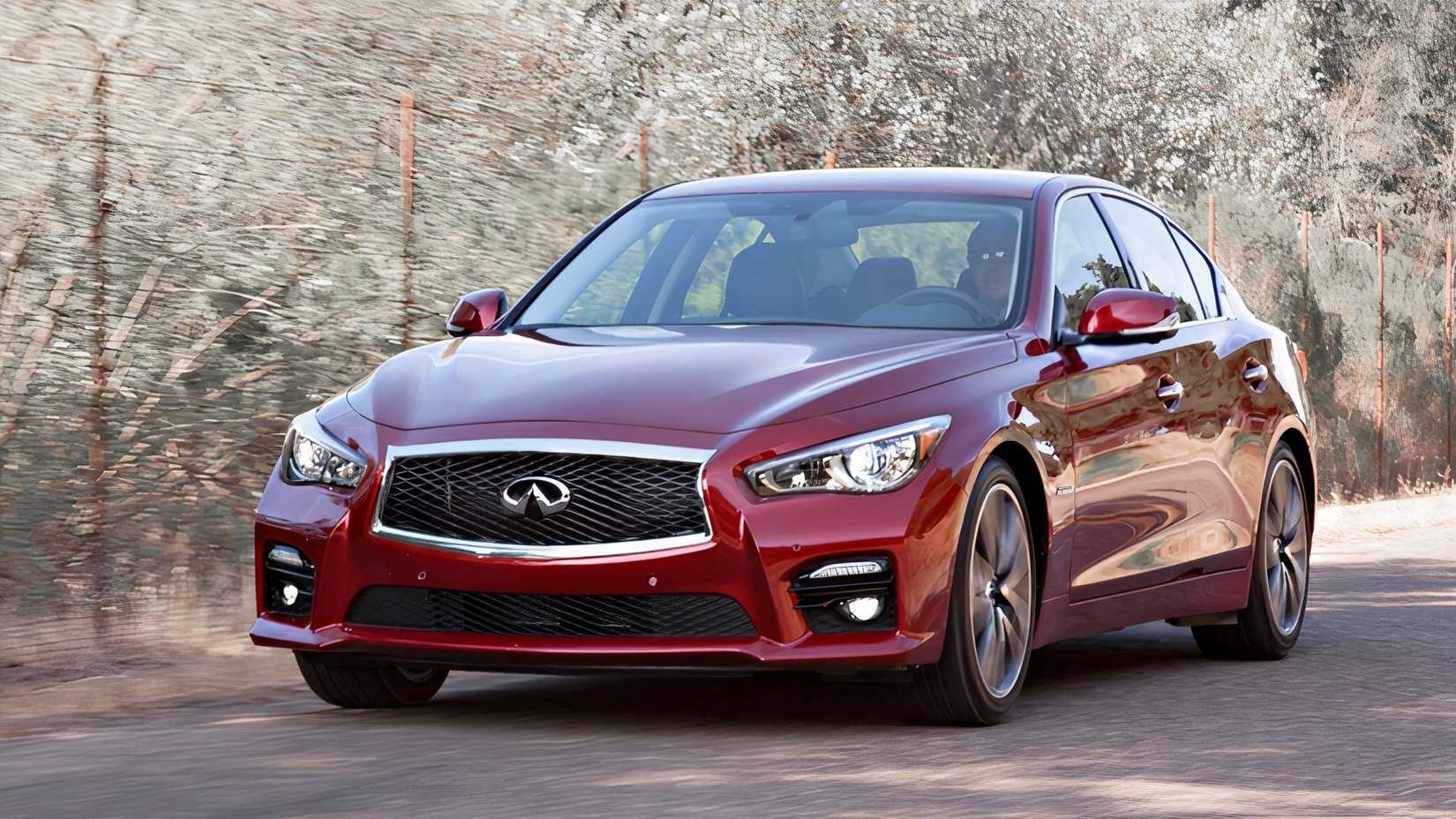 Front three-quarters shot of a 2014 Infiniti Q50 Hybrid