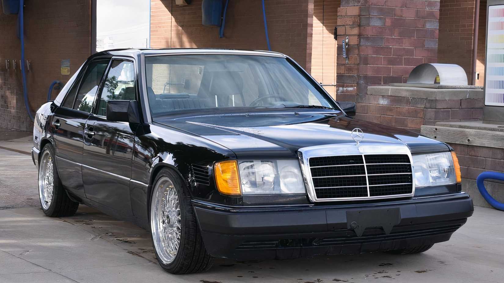 Sedã Mercedes-Benz Classe E 300E 1990