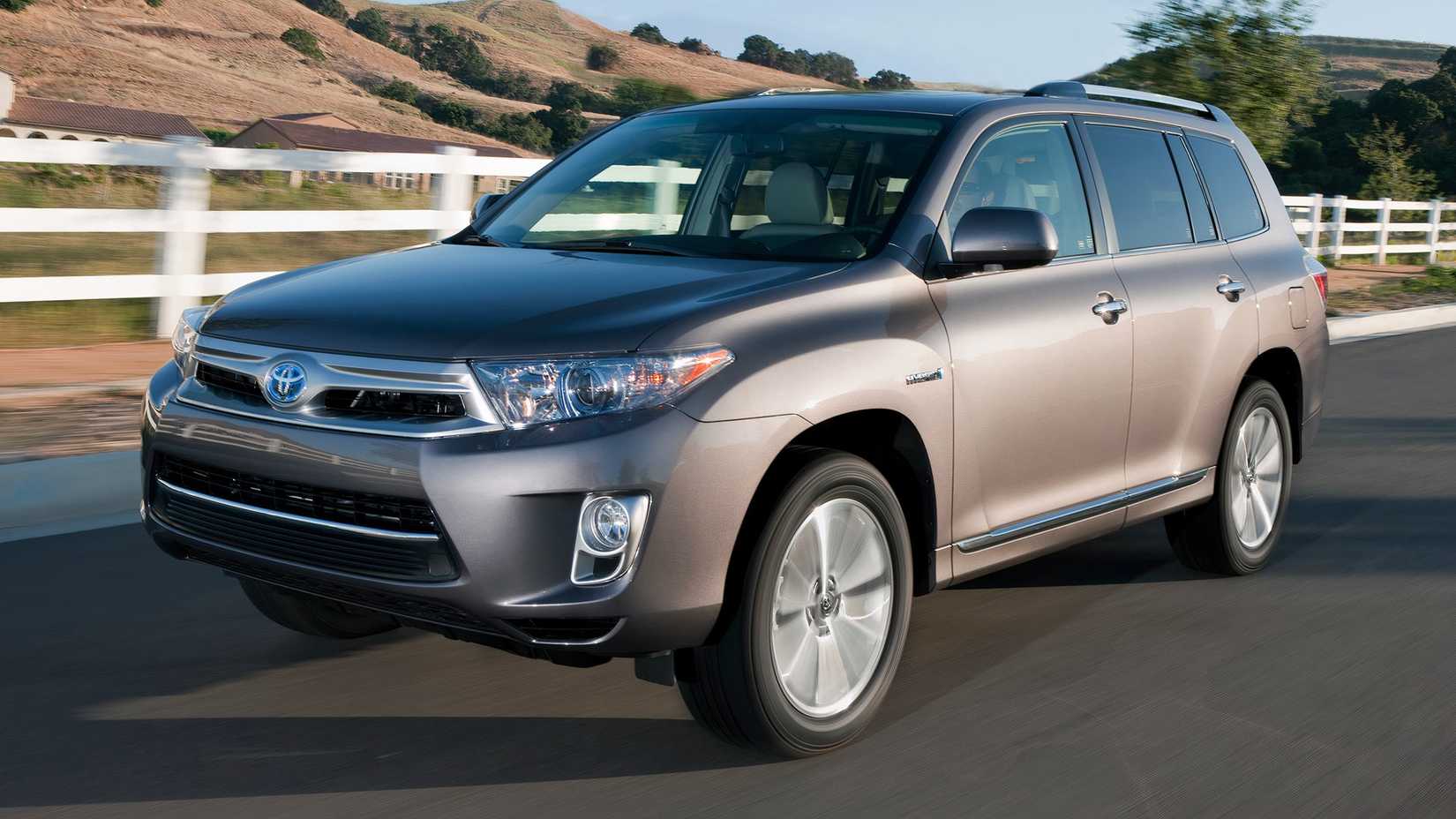 gray 2013 Toyota Highlander Hybrid