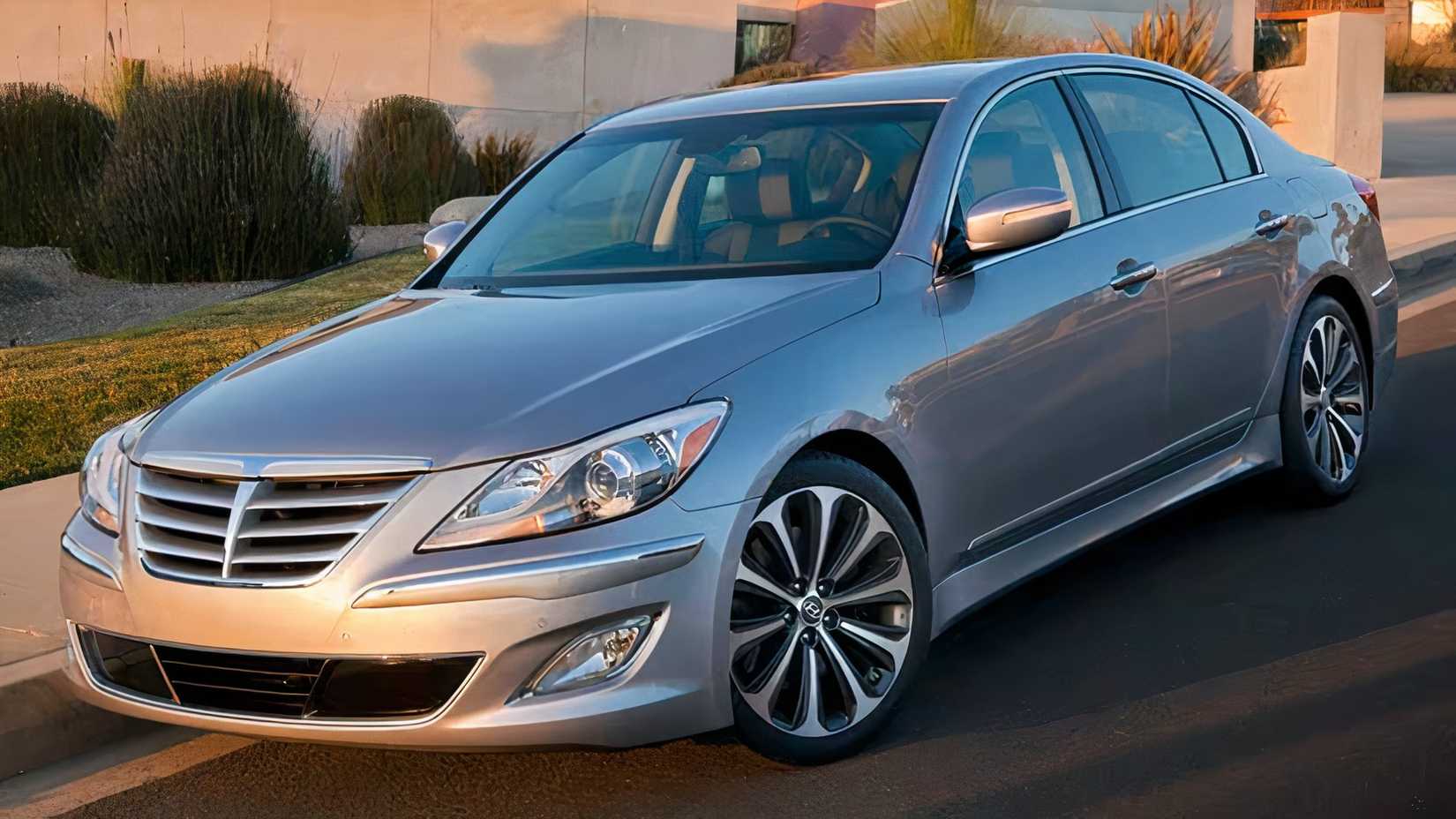 2014 Hyundai Genesis 5.0 R Spec Frente 3/4 Estacionada
