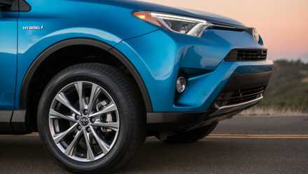 Roda de passageiro dianteira híbrida Toyota RAV4 2017