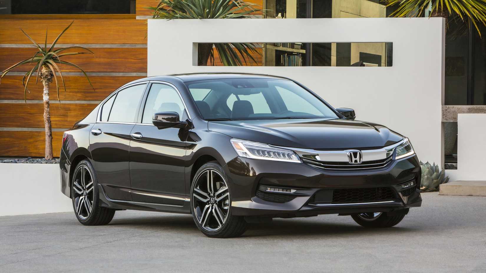 Vista frontal do Honda Accord 2017