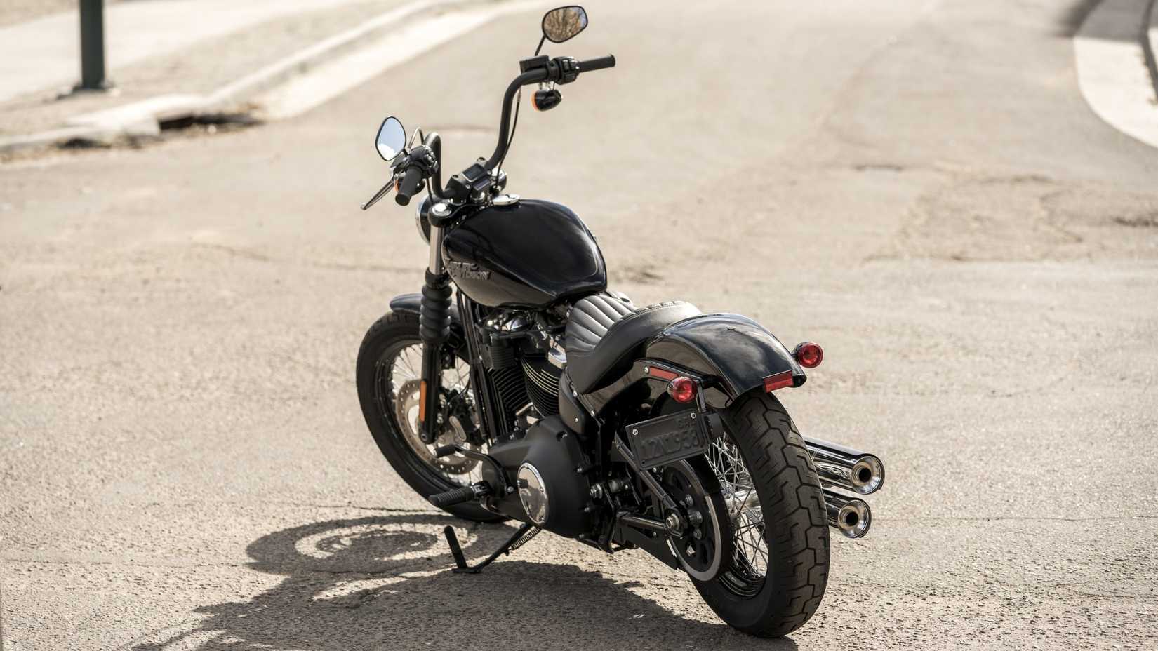 Foto estática traseira do Street Bob 2019