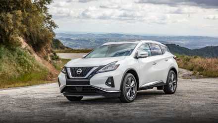 Foto frontal 3/4 de um Nissan Murano 2024