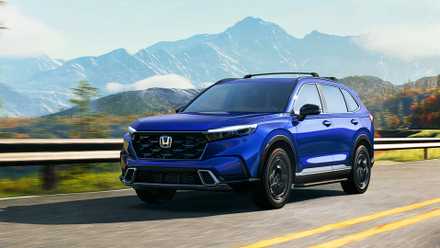 Um pequeno SUV híbrido Honda CR-V Hybrid 2025 azul.