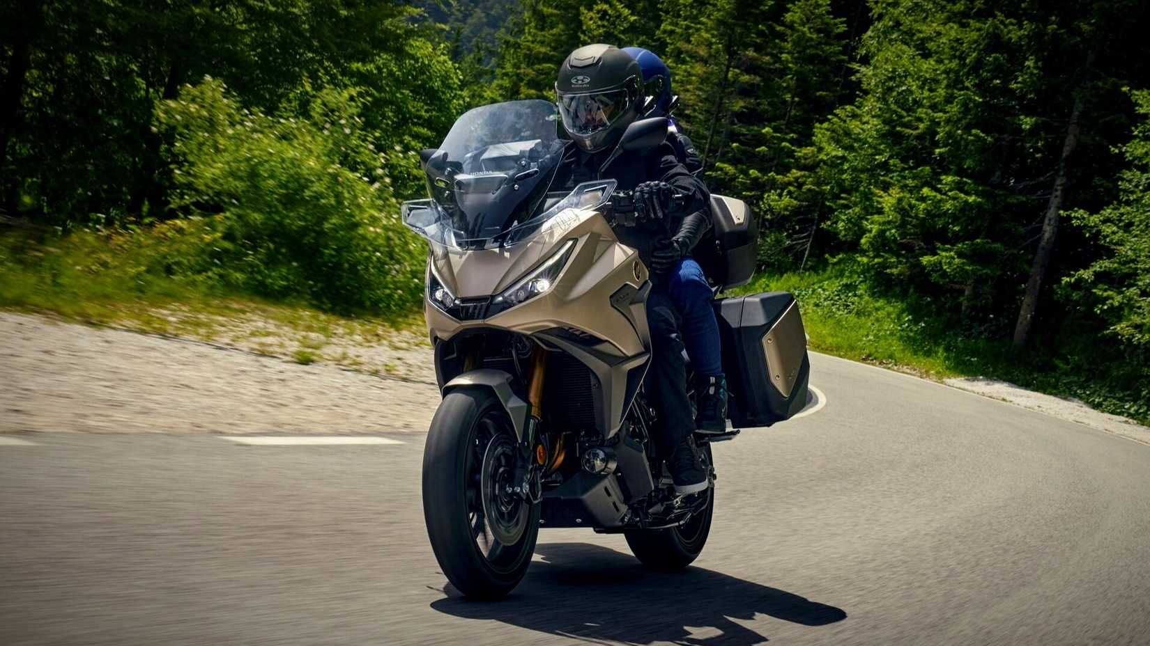 2025 Honda NT1100 Hero