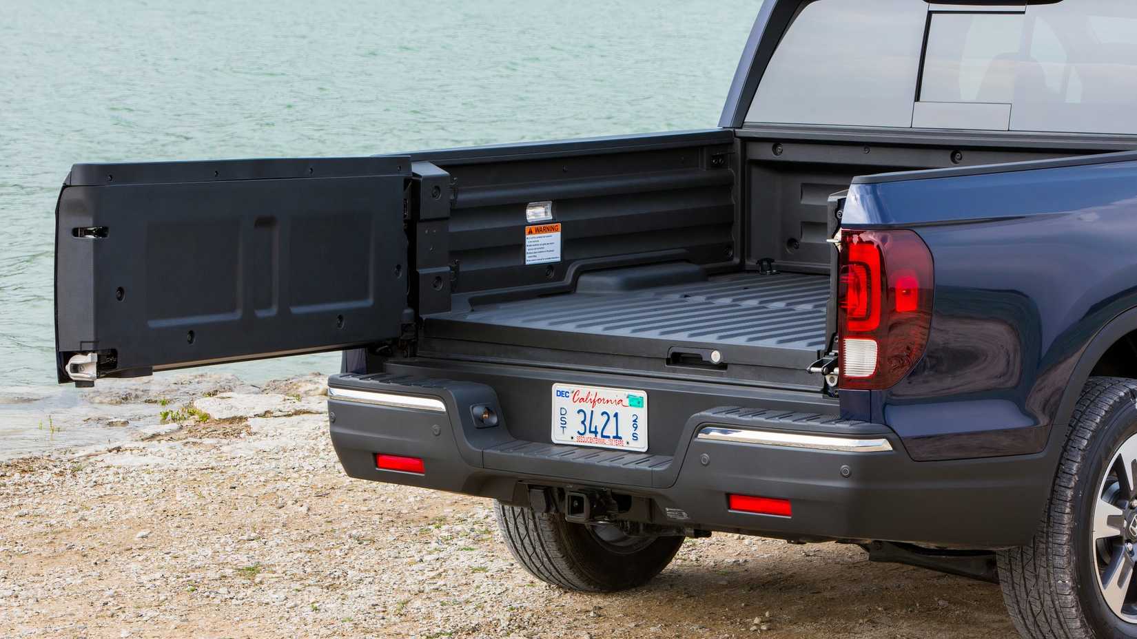2025 Honda Ridgeline dual action tailgate