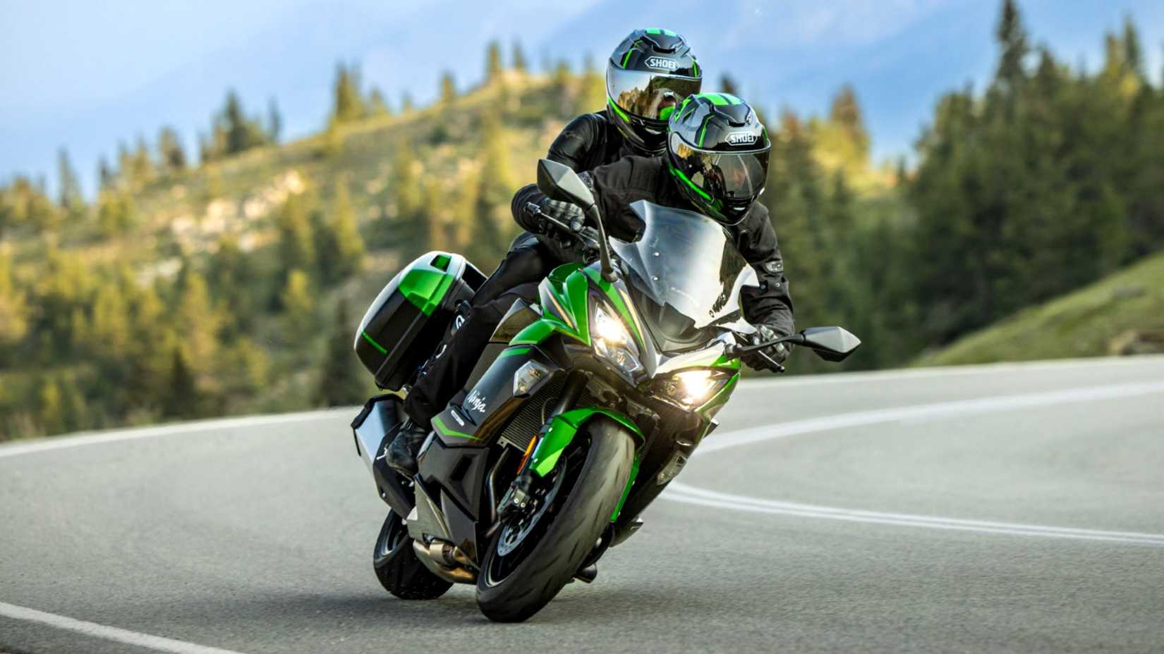 Herói do tiro de imprensa da Kawasaki Ninja 1100SX 2025