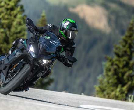 Fotos de imprensa da Kawasaki Ninja 1100SX 2025 (1)