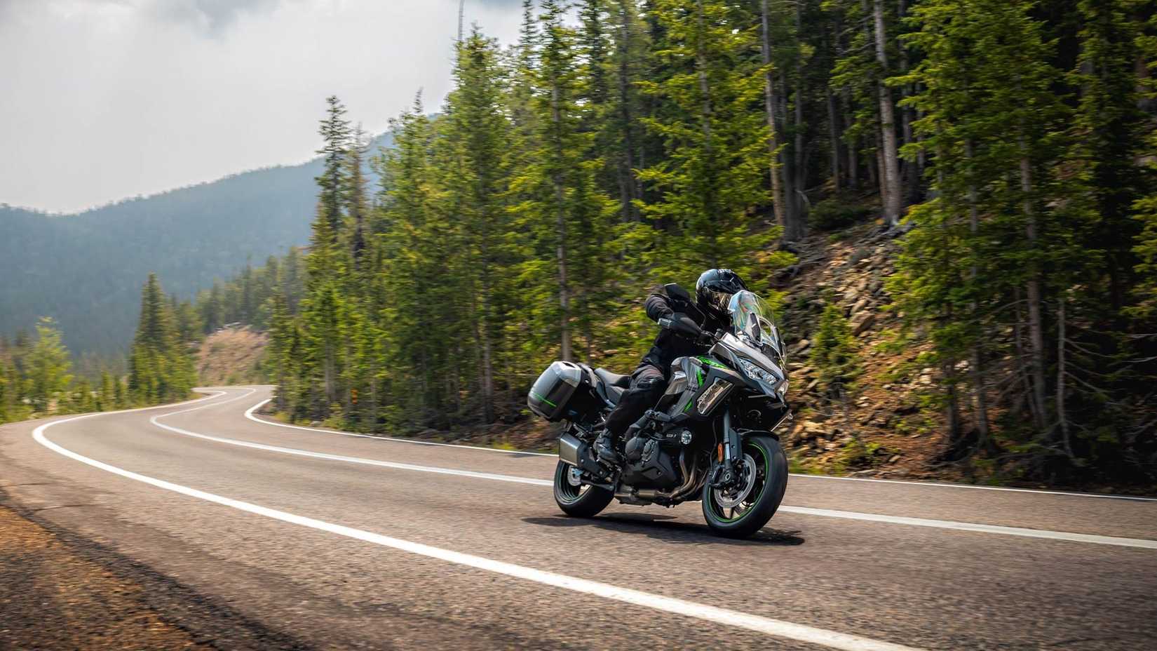 2025 Kawasaki Versys 1100 SE LT turning left in the hills