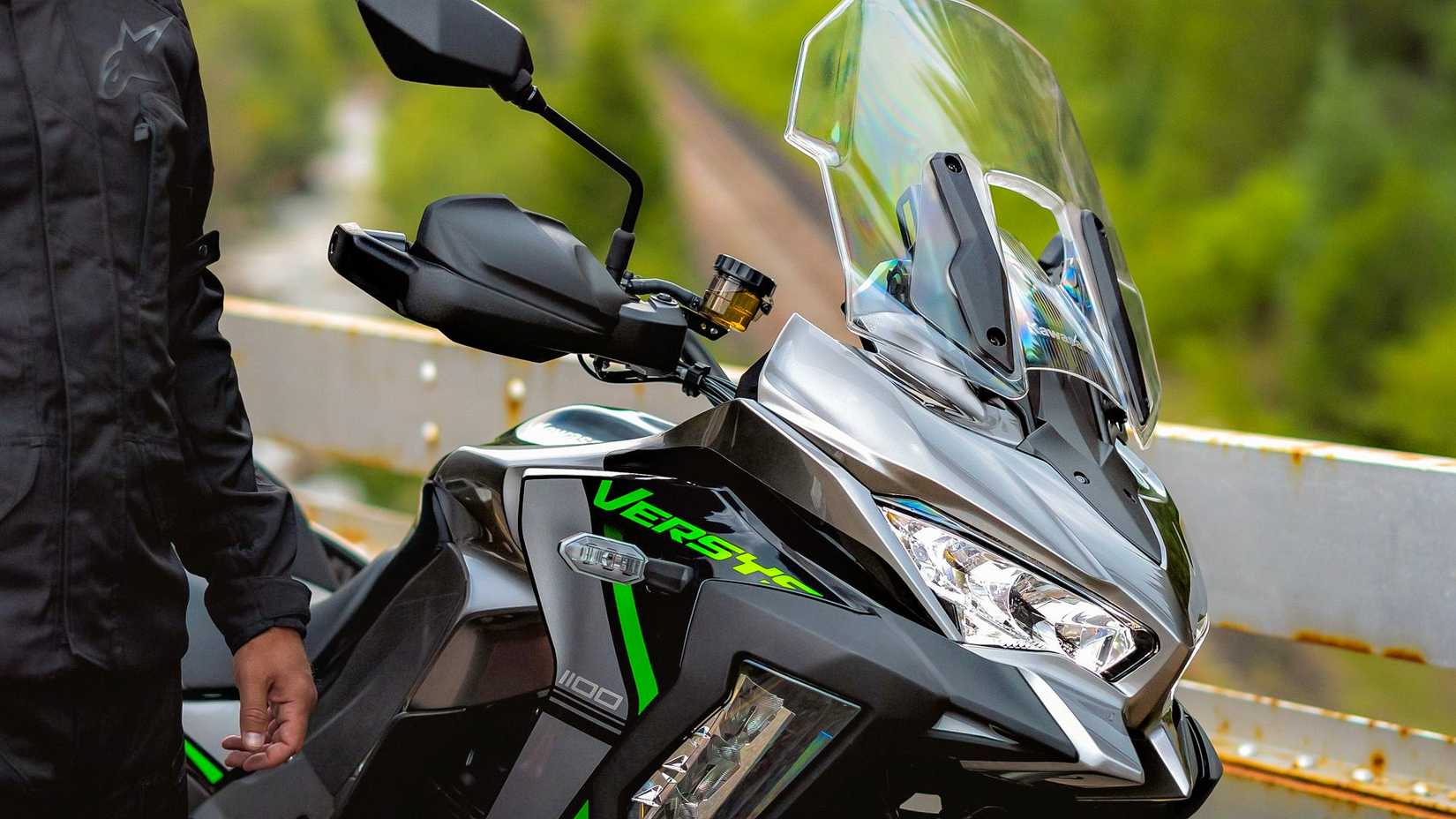 2025 Kawasaki Versys 1100 SE LT fairing close-up detail