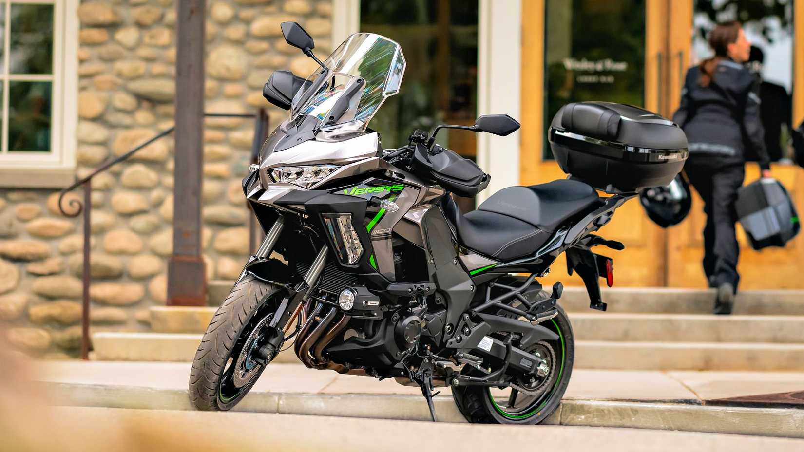 2025 Kawasaki Versys 1100 SE LT static front quarter shot