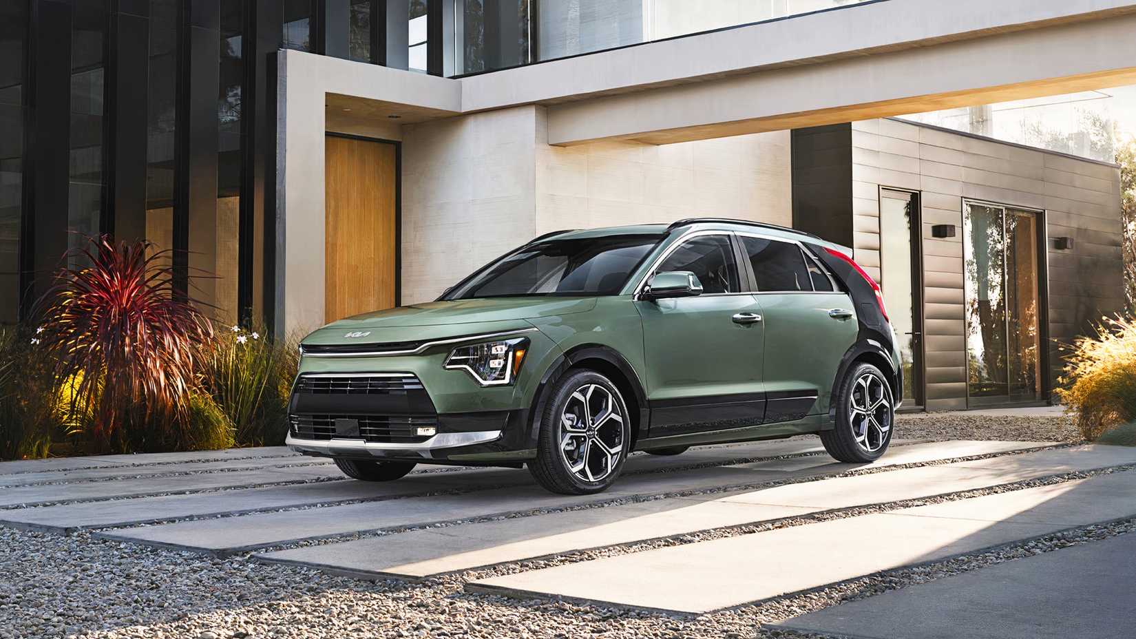 A green 2025 Kia Niro Hybrid subcompact hybrid SUV. 