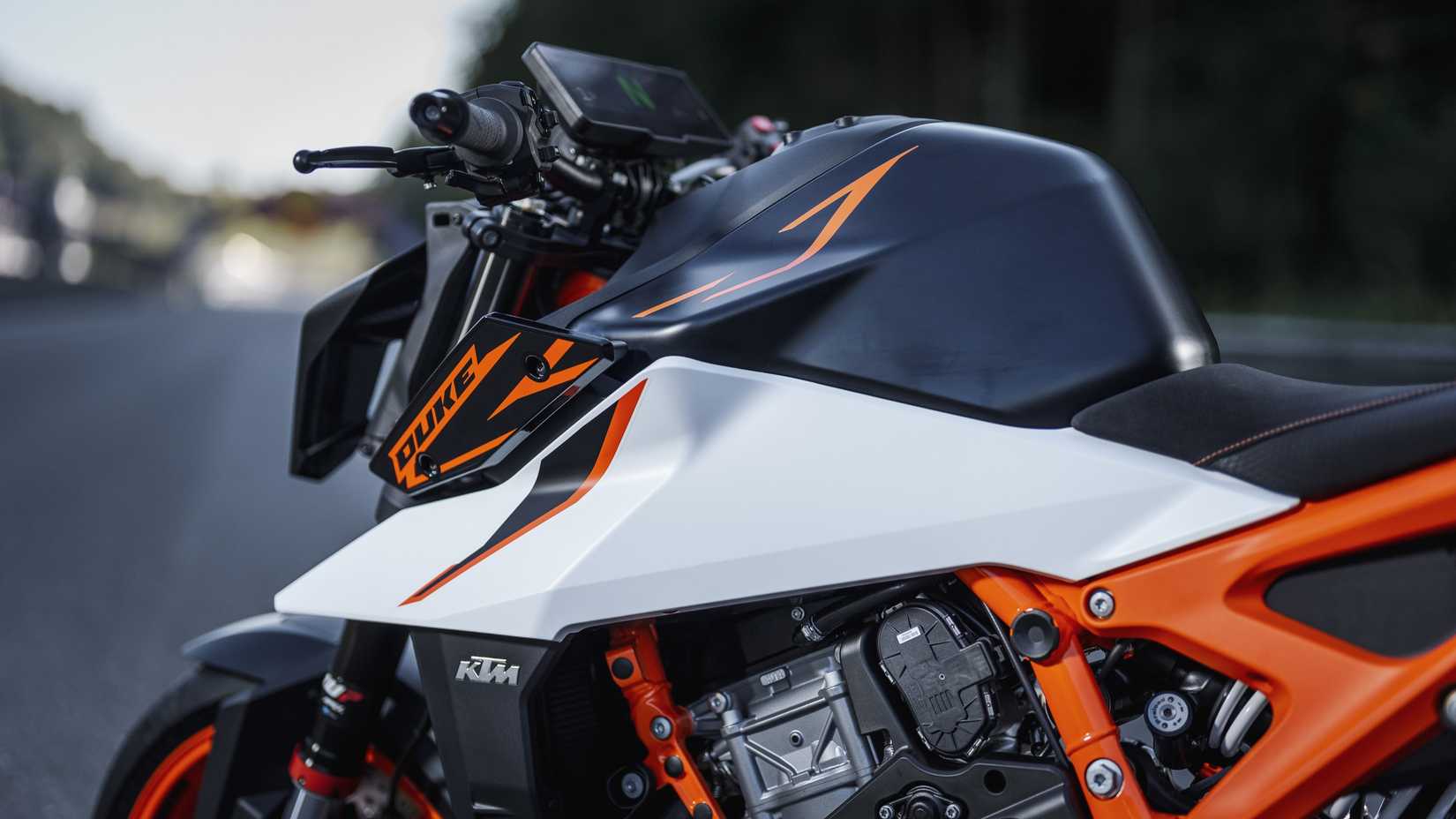 2025 KTM 990 Duke R Press Imagens (7)