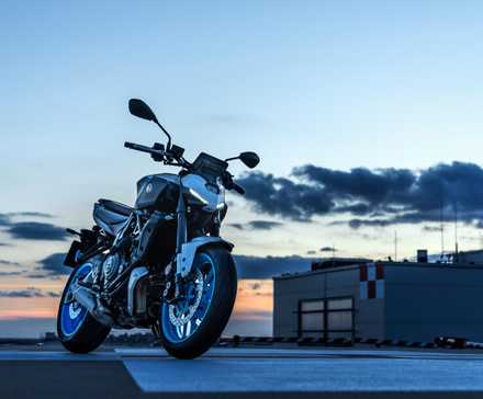 2025 Yamaha MT-07 completo