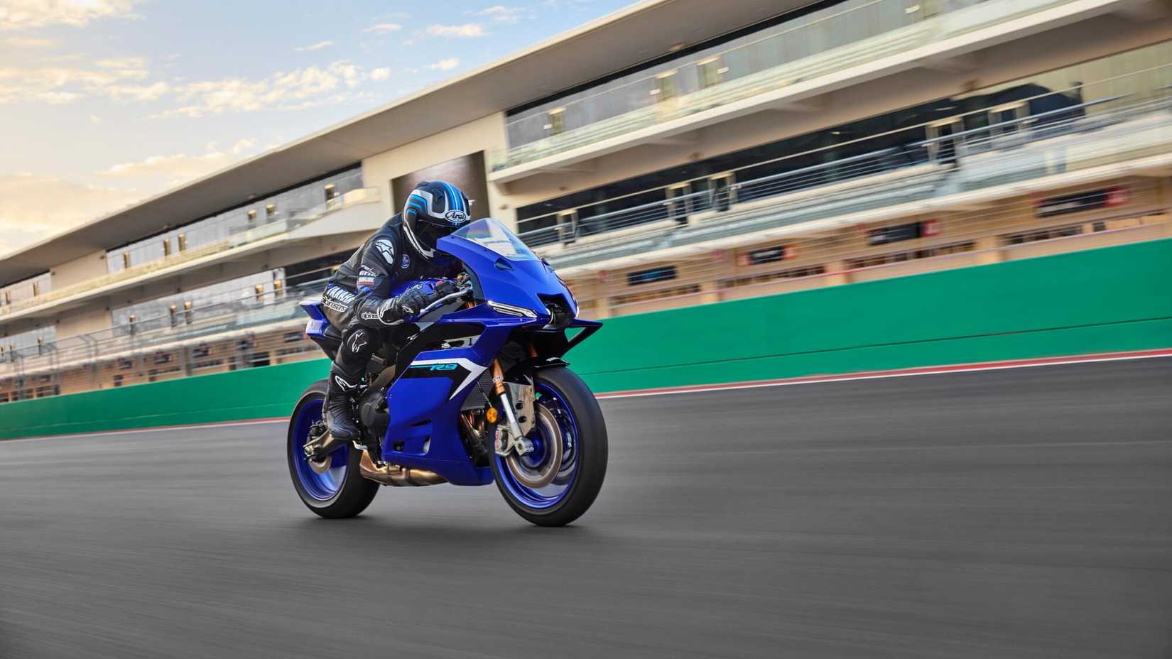2025 Yamaha YZF-R9 Ação 4