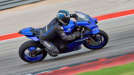 Yamaha YZF-R9 em ação
