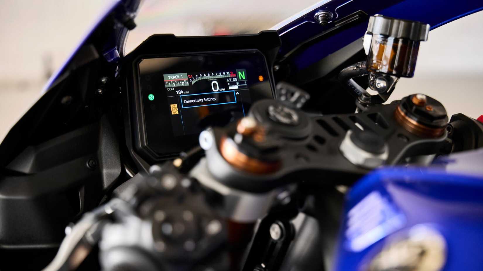 2025 Yamaha R9 TFT dash