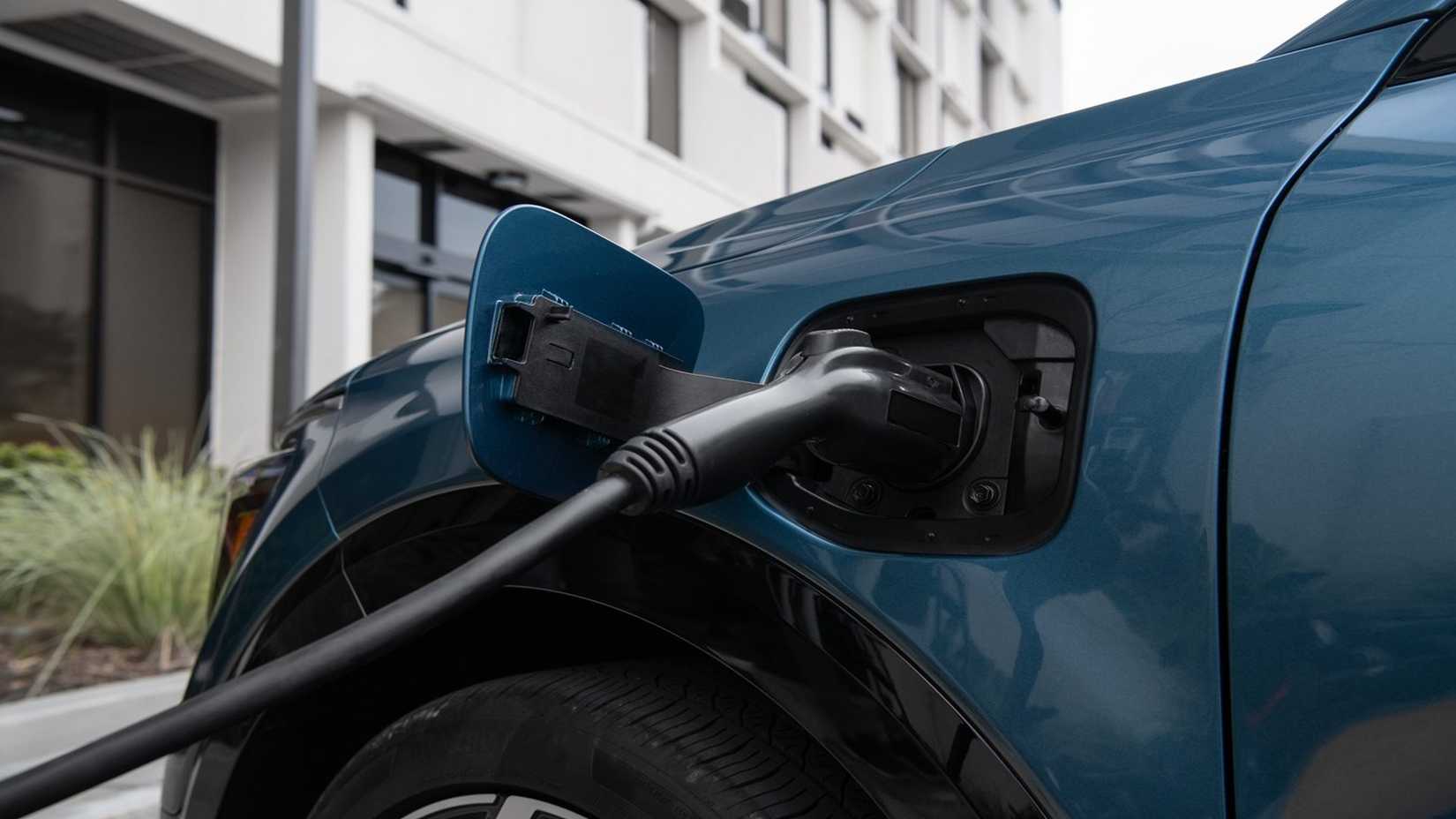 Carregamento híbrido plug-in Kia Niro 2025