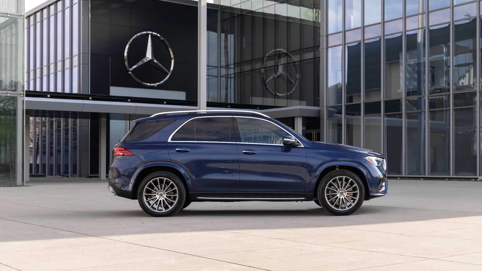 Foto lateral do Mercedes GLE 450e