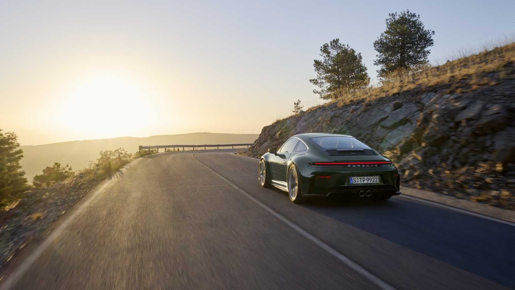 Foto de ação do Porsche 911 GT3 Touring 2025