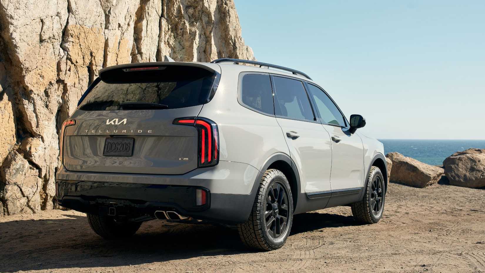 2025 Kia Telluride in white parked