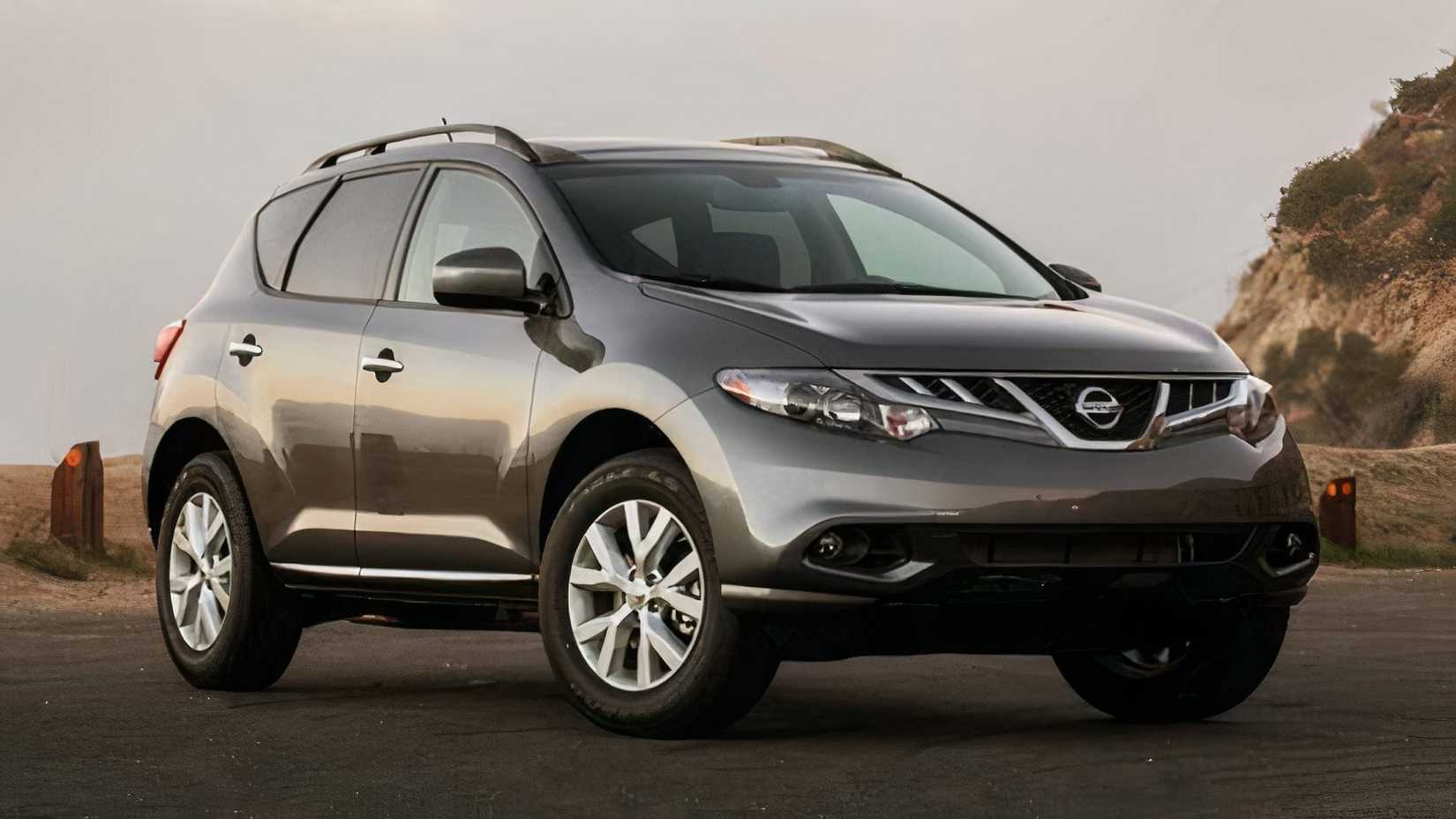 Front 3/4 shot of a 2014 Nissan Murano