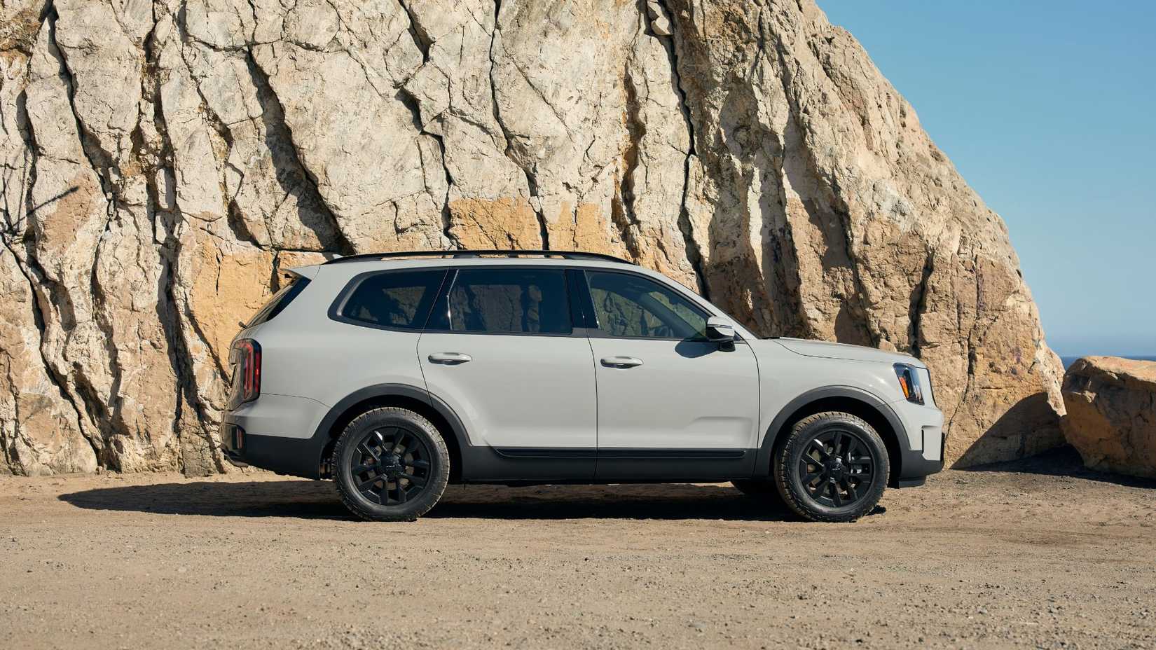2025 Kia Telluride side shot parked in front of cliff face