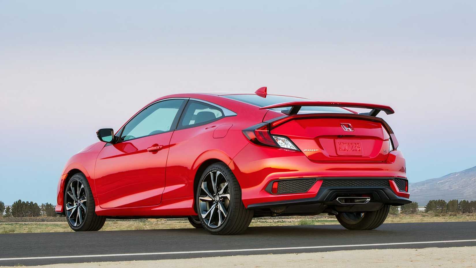 Rear 3/4 shot of a 2019 Honda Civic Si