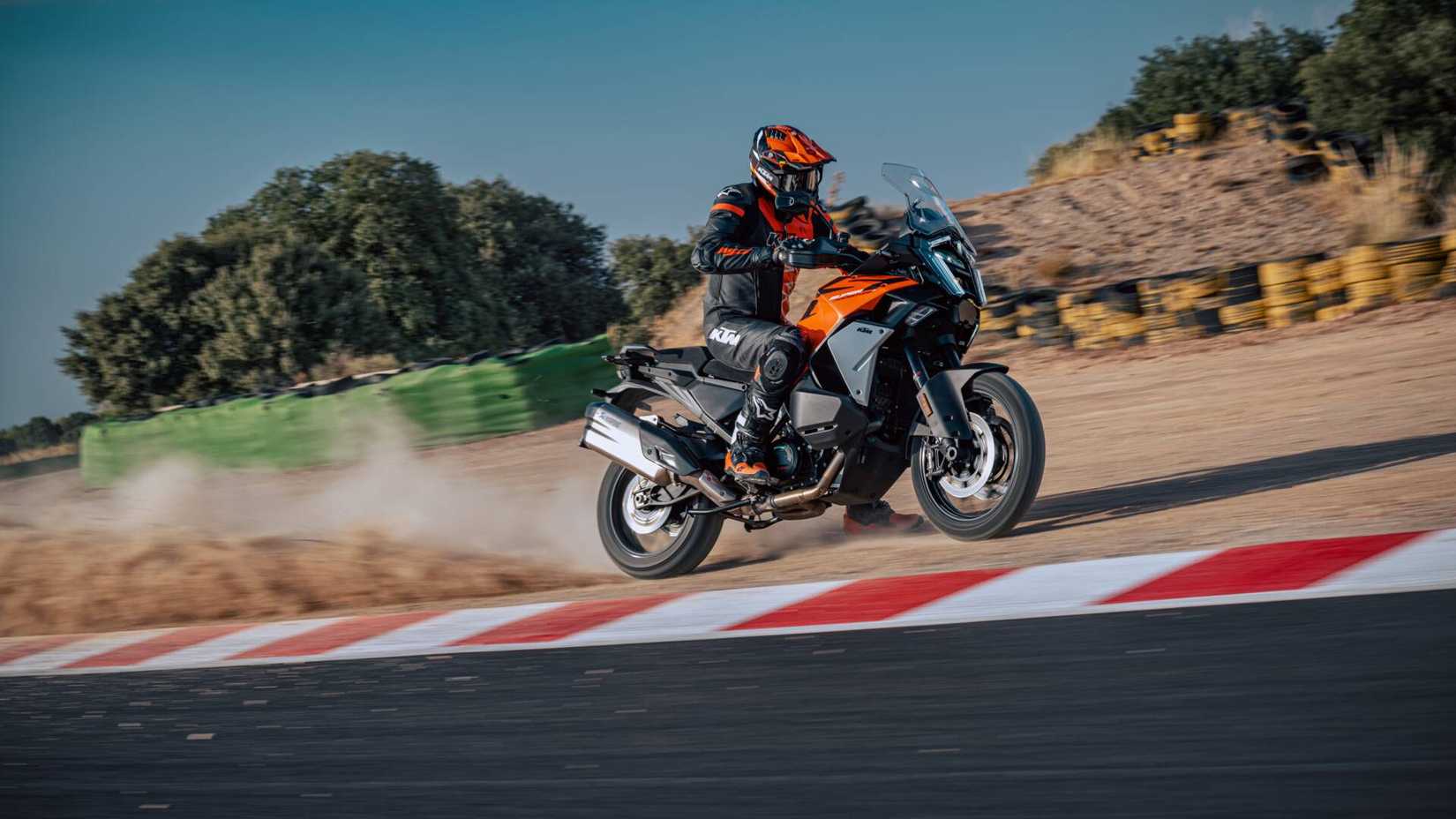 KTM 1390 Super Adventure S Evo powerslide 