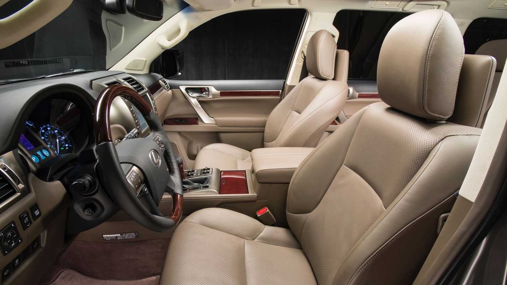 Foto do interior de um Lexus GX 460 2018